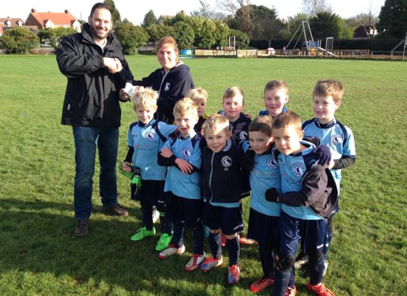 SLM Vauxhall Supports Crowborough Athletic U7s With £500 Cheque