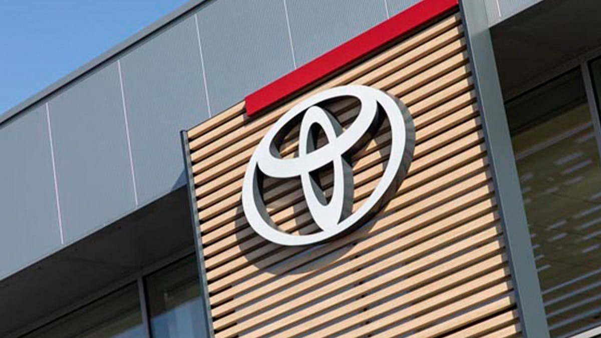 Toyota Norwich RC25 Showroom Refurbishment